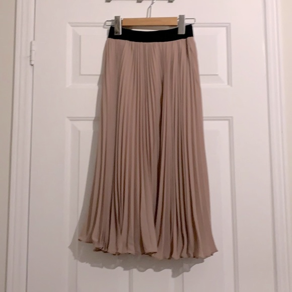 She + Sky Dresses & Skirts - High waisted long pleated skirt - BEAUTIFUL EXCELLENT CONDITION